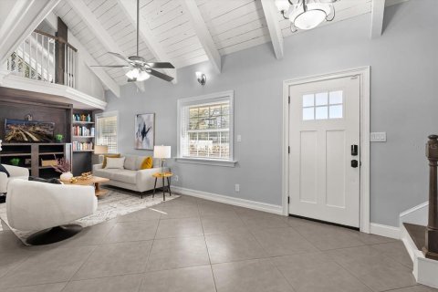 House in Orlando, Florida 6 bedrooms, 345.69 sq.m. № 2212365 - photo 3