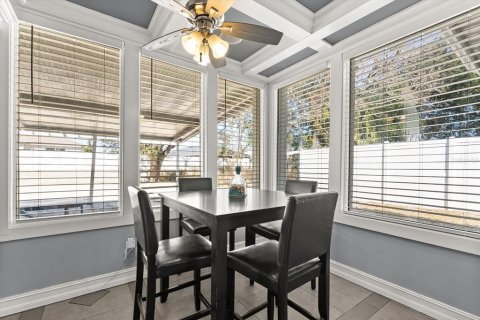 House in Orlando, Florida 6 bedrooms, 345.69 sq.m. № 2212365 - photo 9