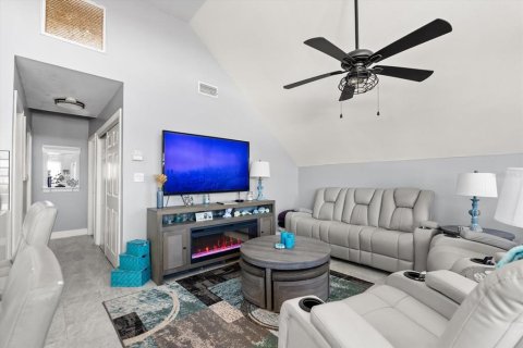 House in Orlando, Florida 6 bedrooms, 345.69 sq.m. № 2212365 - photo 25