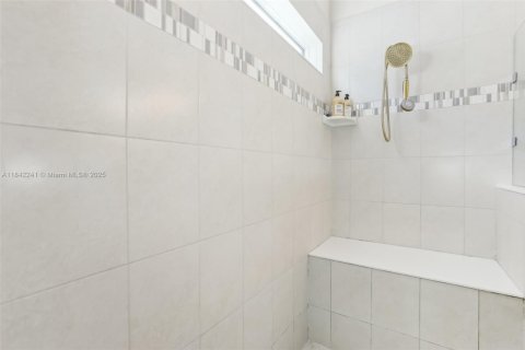 House in Hollywood, Florida 3 bedrooms, 206.24 sq.m. № 1834378 - photo 19