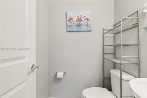 House in Hollywood, Florida 3 bedrooms, 206.24 sq.m. № 1834378 - photo 25