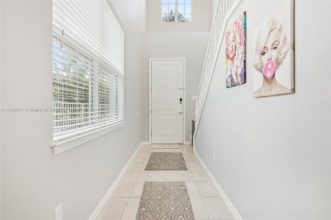 House in Hollywood, Florida 3 bedrooms, 206.24 sq.m. № 1834378 - photo 5