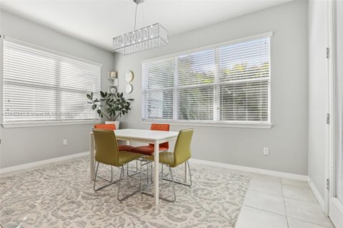 House in Hollywood, Florida 3 bedrooms, 206.24 sq.m. № 1834378 - photo 8