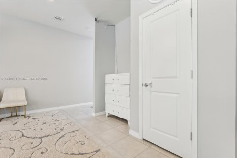 House in Hollywood, Florida 3 bedrooms, 206.24 sq.m. № 1834378 - photo 24