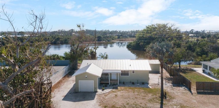 House in Englewood, Florida 2 bedrooms, 95.88 sq.m. № 1734737