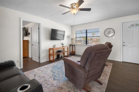 House in Englewood, Florida 2 bedrooms, 95.88 sq.m. № 1734737 - photo 6