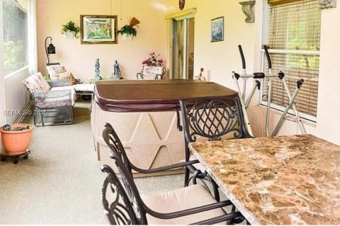 House in Lehigh Acres, Florida 4 bedrooms, 201.88 sq.m. № 2041437 - photo 11