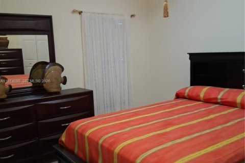 House in Lehigh Acres, Florida 4 bedrooms, 201.88 sq.m. № 2041437 - photo 5