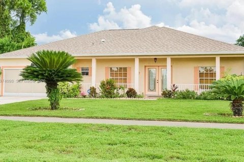 House in Lehigh Acres, Florida 4 bedrooms, 201.88 sq.m. № 2041437