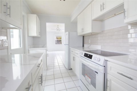 Condo in South Pasadena, Florida, 1 bedroom  № 2228020 - photo 11