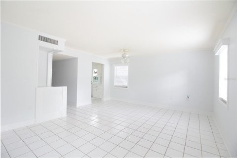 Condo in South Pasadena, Florida, 1 bedroom  № 2228020 - photo 3