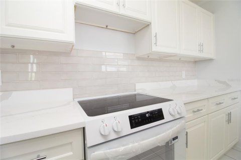 Condo in South Pasadena, Florida, 1 bedroom  № 2228020 - photo 10