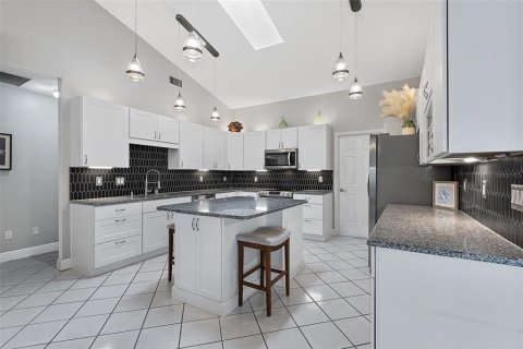 Купить виллу или дом в Ормонд-Бич, Флорида 8 комнат, 232.81м2, № 2204788 - фото 9
