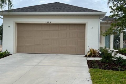 House in DeLand, Florida 4 bedrooms, 146.79 sq.m. № 1805709 - photo 1