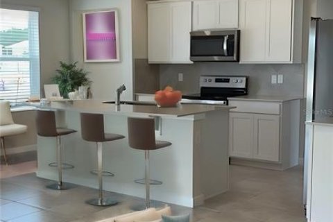 House in DeLand, Florida 4 bedrooms, 146.79 sq.m. № 1805709 - photo 2