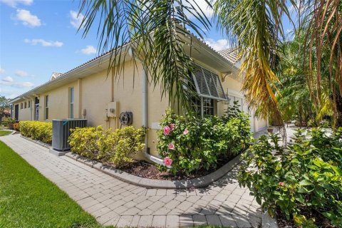 Villa ou maison à louer à North Port, Floride: 3 chambres, 153.66 m2 № 2315086 - photo 2