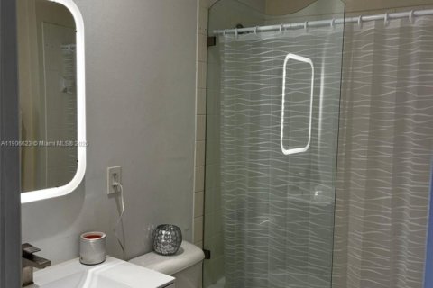 Propiedad comercial en alquiler en Pembroke Pines, Florida, 1 dormitorio, 176.51 m2 № 2012348 - foto 2