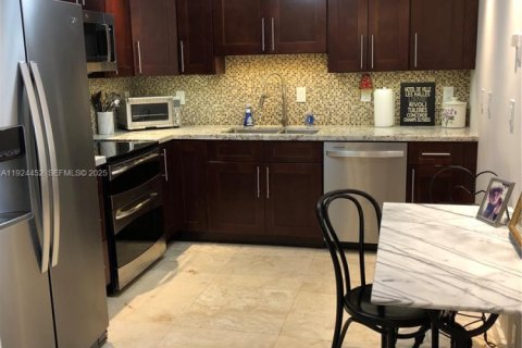Condominio en venta en Aventura, Florida, 2 dormitorios, 109.72 m2 № 1982758 - foto 15