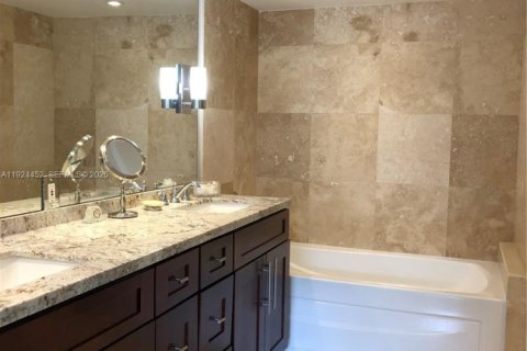 Condominio en venta en Aventura, Florida, 2 dormitorios, 109.72 m2 № 1982758 - foto 12