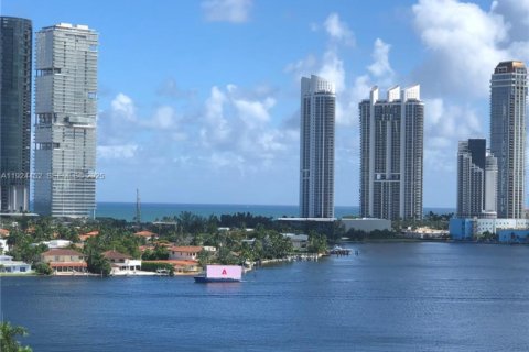 Condominio en venta en Aventura, Florida, 2 dormitorios, 109.72 m2 № 1982758 - foto 1