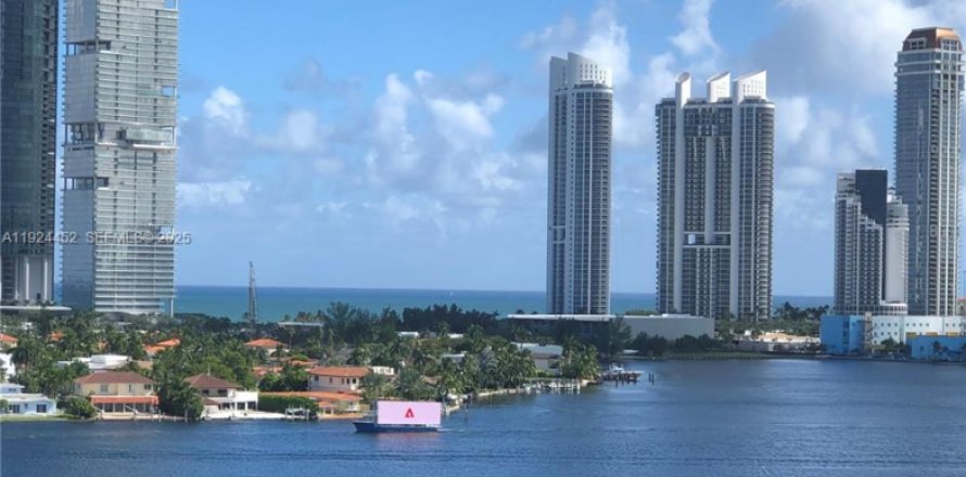 Condominio en Aventura, Florida, 2 dormitorios № 1982758