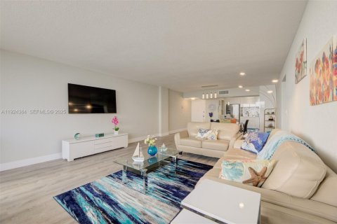Apartment in Hollywood, Florida 2 bedrooms, 123.65 sq.m. № 2076708 - photo 9