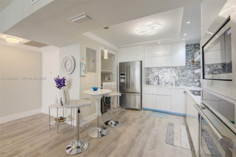 Apartment in Hollywood, Florida 2 bedrooms, 123.65 sq.m. № 2076708 - photo 5
