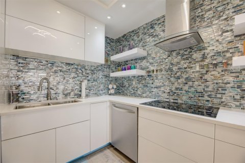 Apartment in Hollywood, Florida 2 bedrooms, 123.65 sq.m. № 2076708 - photo 4