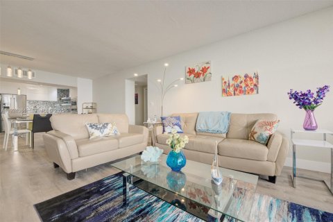 Apartment in Hollywood, Florida 2 bedrooms, 123.65 sq.m. № 2076708 - photo 7