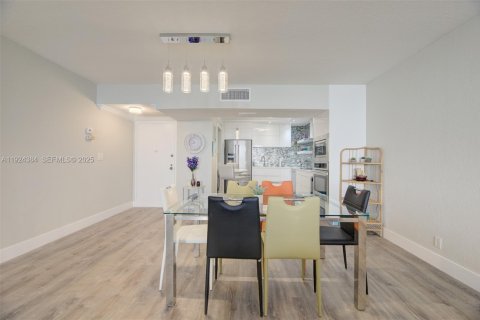 Apartment in Hollywood, Florida 2 bedrooms, 123.65 sq.m. № 2076708 - photo 6