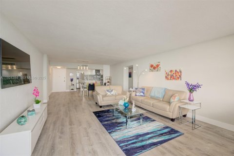 Apartment in Hollywood, Florida 2 bedrooms, 123.65 sq.m. № 2076708 - photo 8