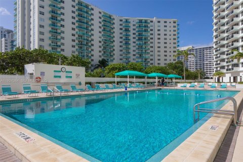 Apartment in Hollywood, Florida 2 bedrooms, 123.65 sq.m. № 2076708 - photo 18