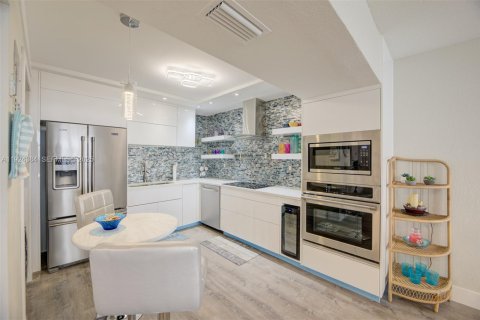 Apartment in Hollywood, Florida 2 bedrooms, 123.65 sq.m. № 2076708 - photo 3