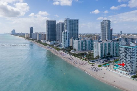 Apartment in Hollywood, Florida 2 bedrooms, 123.65 sq.m. № 2076708