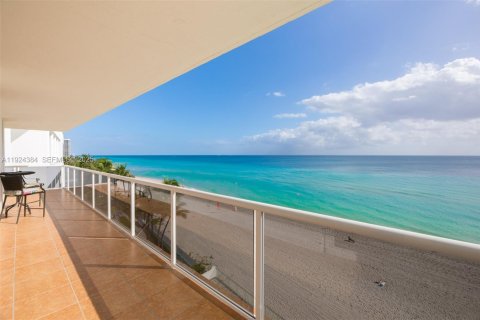 Apartment in Hollywood, Florida 2 bedrooms, 123.65 sq.m. № 2076708 - photo 20