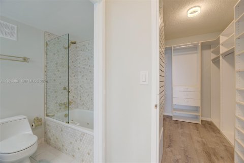 Apartment in Hollywood, Florida 2 bedrooms, 123.65 sq.m. № 2076708 - photo 12