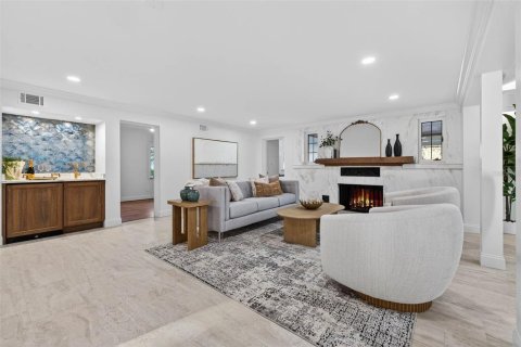 Casa en venta en Saint Petersburg, Florida, 5 dormitorios, 375.6 m2 № 2196546 - foto 8