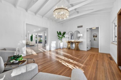 Casa en venta en Saint Petersburg, Florida, 5 dormitorios, 375.6 m2 № 2196546 - foto 6