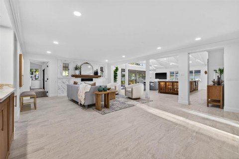 Casa en venta en Saint Petersburg, Florida, 5 dormitorios, 375.6 m2 № 2196546 - foto 11