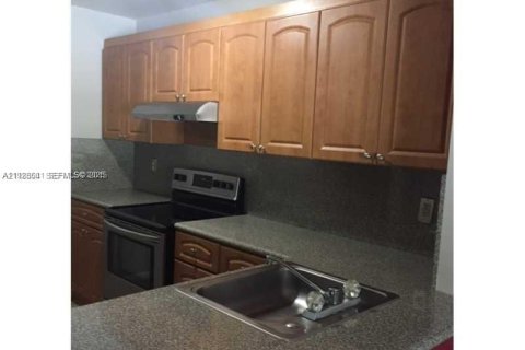 Copropriété à louer à Miami, Floride: 2 chambres, 69.68 m2 № 1987419 - photo 4