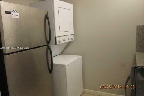 Copropriété à louer à Miami, Floride: 2 chambres, 69.68 m2 № 1987419 - photo 1