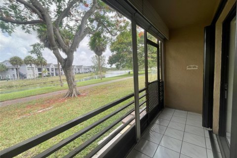 Condo in Miami, Florida, 2 bedrooms  № 1806491 - photo 13
