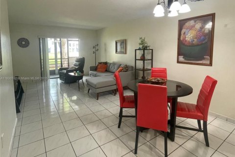 Condo in Miami, Florida, 2 bedrooms  № 1806491 - photo 8