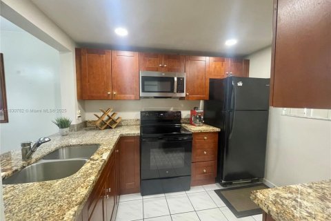 Condo in Miami, Florida, 2 bedrooms  № 1806491 - photo 7