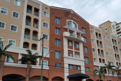 Кондоминиум с 2 спальнями в Майами, Флорида № 2054369