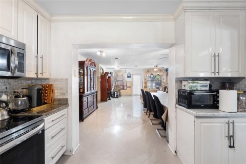 Villa ou maison à vendre à North Miami Beach, Floride: 4 chambres, 115.38 m2 № 2015507 - photo 16