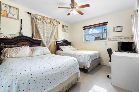 Villa ou maison à vendre à North Miami Beach, Floride: 4 chambres, 115.38 m2 № 2015507 - photo 28