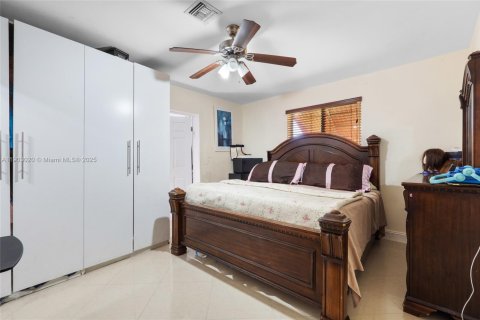 Villa ou maison à vendre à North Miami Beach, Floride: 4 chambres, 115.38 m2 № 2015507 - photo 24