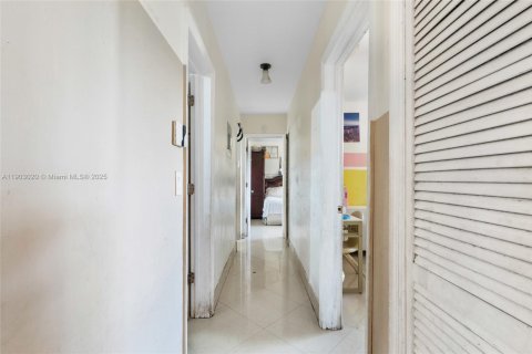 Villa ou maison à vendre à North Miami Beach, Floride: 4 chambres, 115.38 m2 № 2015507 - photo 18