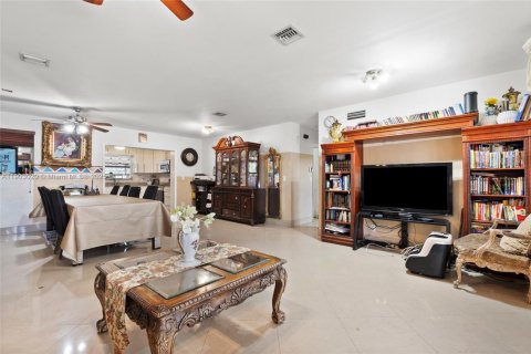 Villa ou maison à vendre à North Miami Beach, Floride: 4 chambres, 115.38 m2 № 2015507 - photo 8